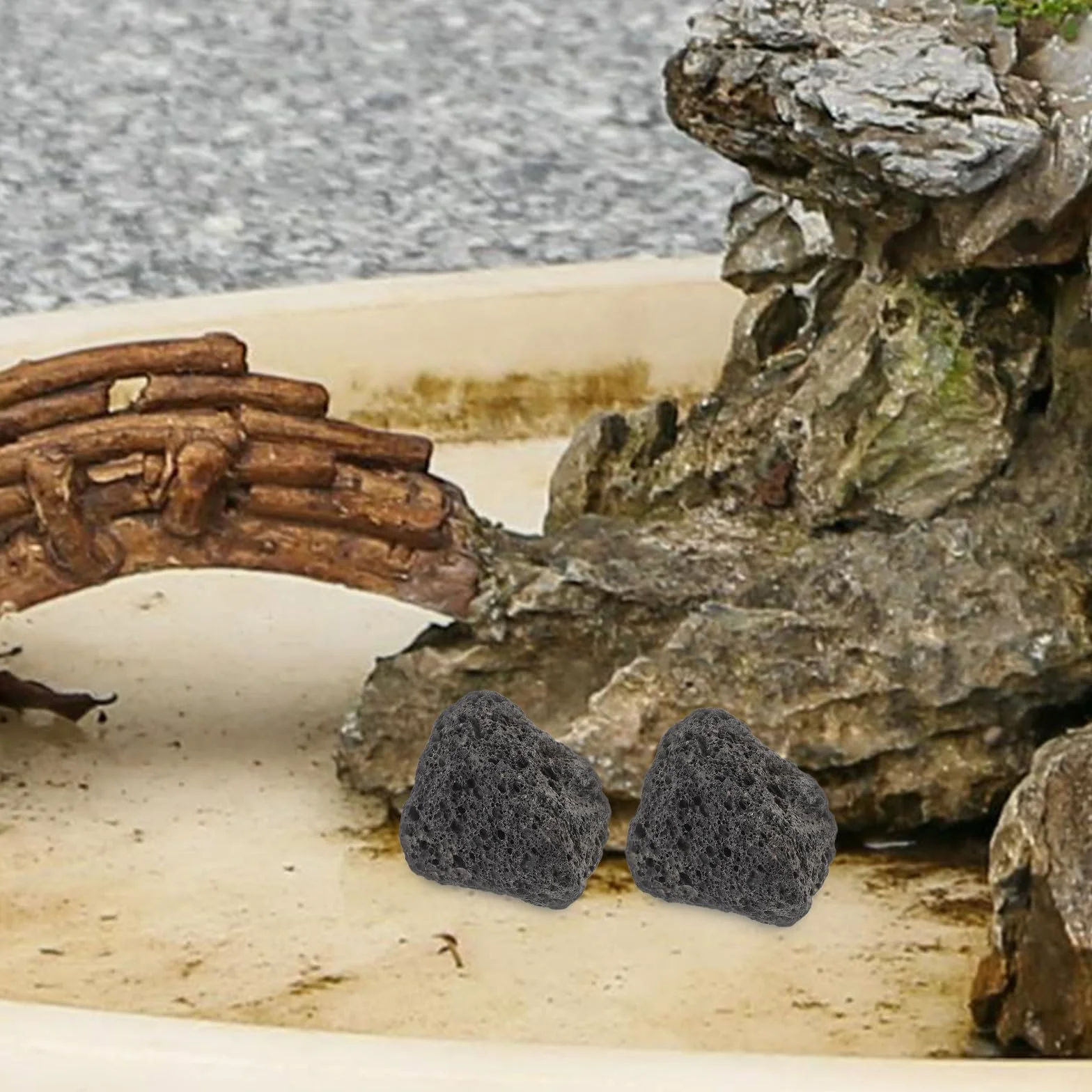 BESTonZON 400g Natürliche Lavasteine, Vulkanische Feuerstelle Lavasteinkiesel für Aquarien und Pflanzenbeete, Poröses Vulkangestein für Süß- und Salzwasser, Schwarze Dekosteine