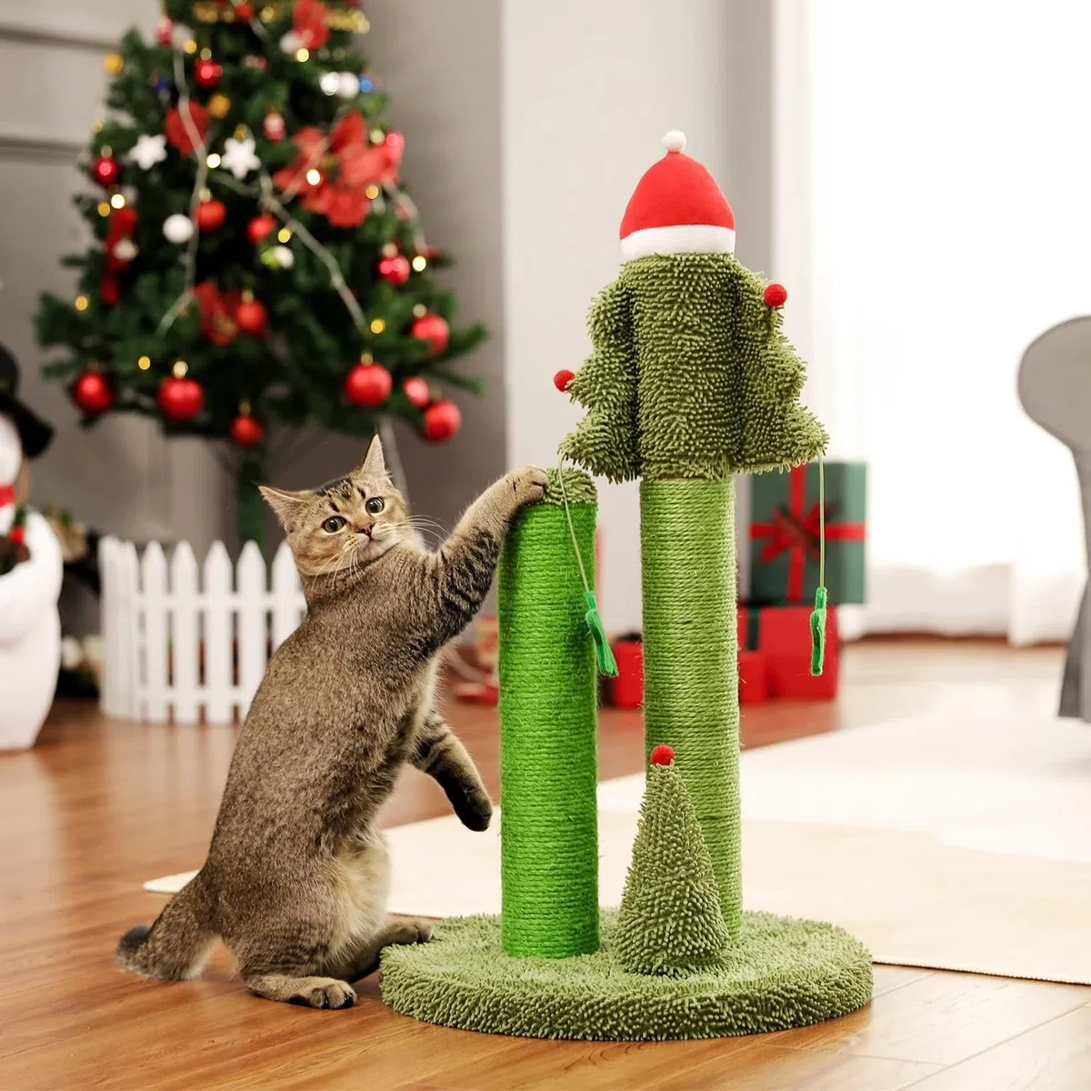 Kratzbaum, Festlicher Kaktusbaumturm mit Sisalseil und Weihnachtsdeko