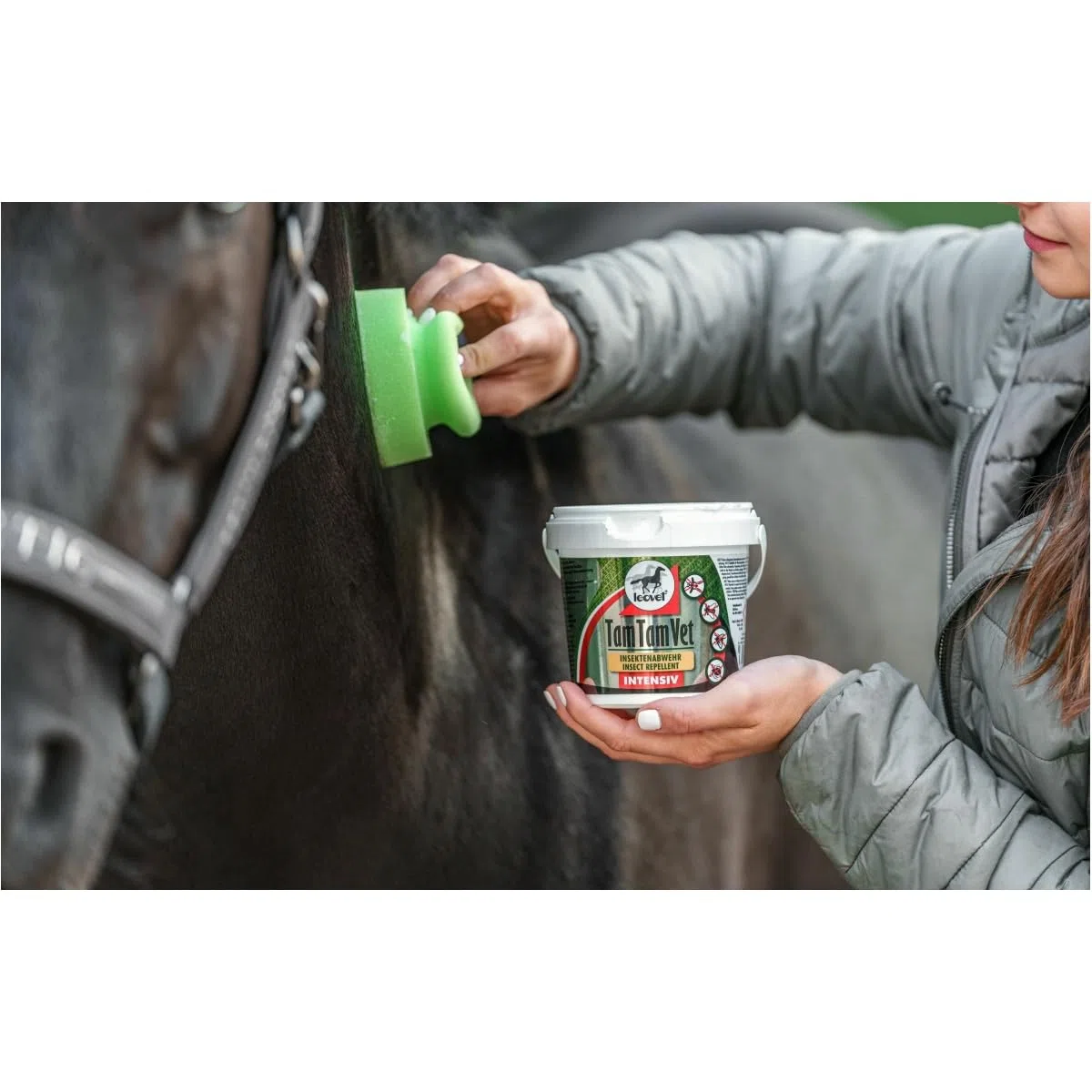 RL24 leovet - Tam Tam Vet Intensiv Gel | Insektenschutz für Pferde | Insektenabwehr mit 4-Fach verstärkter Wirkdauer | Schutz vor Mücken, Bremsen & Zecken | 1 x 500 ml Eimer mit Schwamm