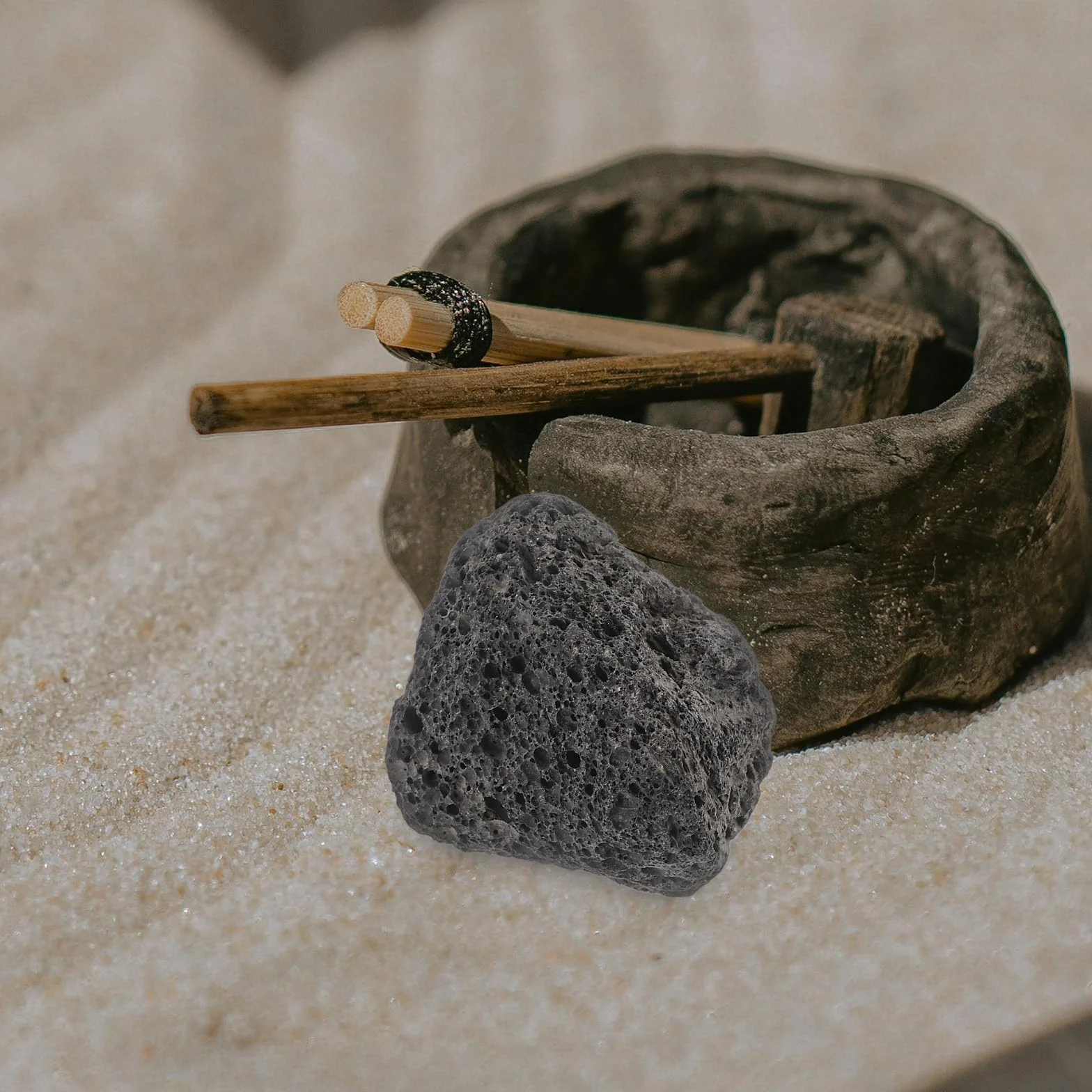 BESTonZON 400g Natürliche Lavasteine, Vulkanische Feuerstelle Lavasteinkiesel für Aquarien und Pflanzenbeete, Poröses Vulkangestein für Süß- und Salzwasser, Schwarze Dekosteine