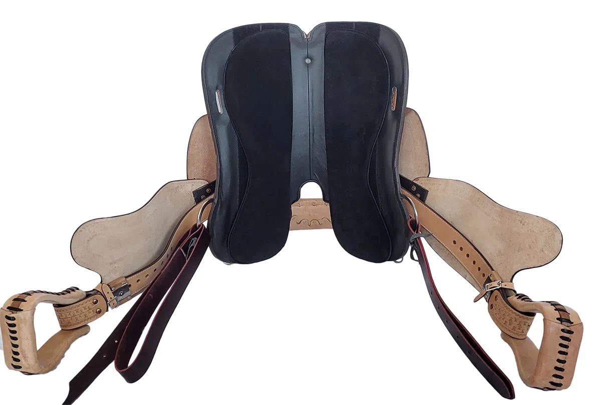 A&M Reitsport Baumloser Westernsattel Omaha Eco aus Büffelleder, wechselbares Kopfeisen, Größe 17 Zoll